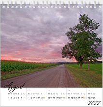 Load image into Gallery viewer, Desk Calendar 2022